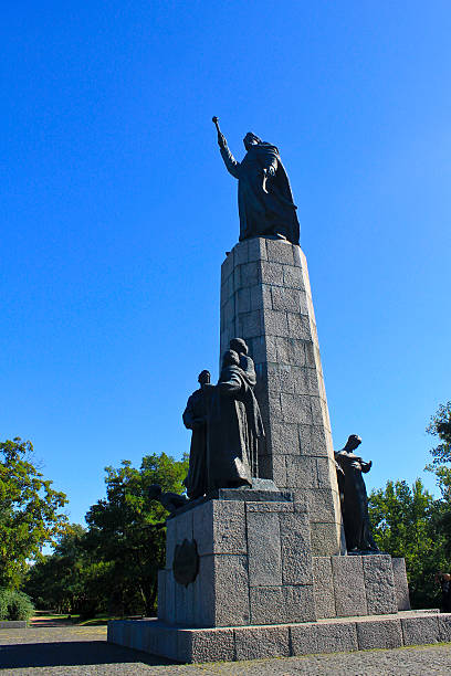istock Monument to Bogdan Khmelnitsky in Chigirin, Ukraine 598166620