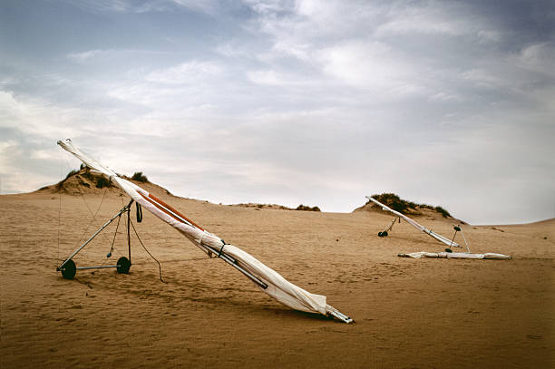 istock Hang Gliders Outer Banks on Jockeys Ridge 598168690
