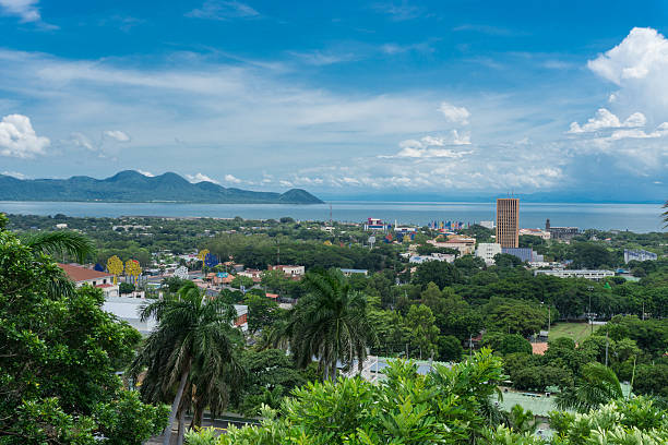 managua view from loma de tiscapa. managua capital of nicaragua. - 尼加拉瓜 個照片及圖片檔