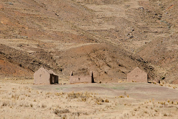 istock Old Clay Houses - Peru 598177116