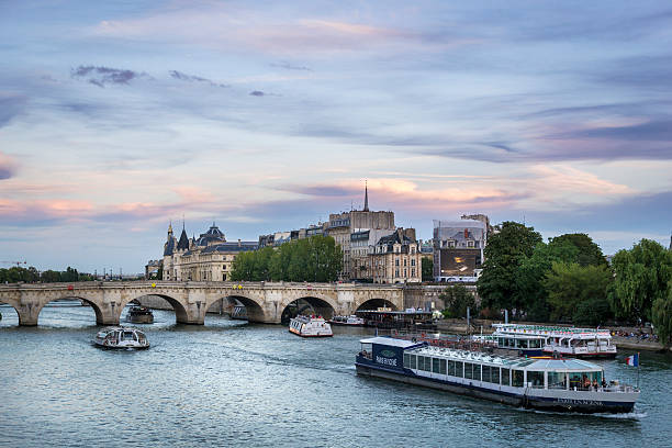 istock Ile de la Cite in the evening 598218222