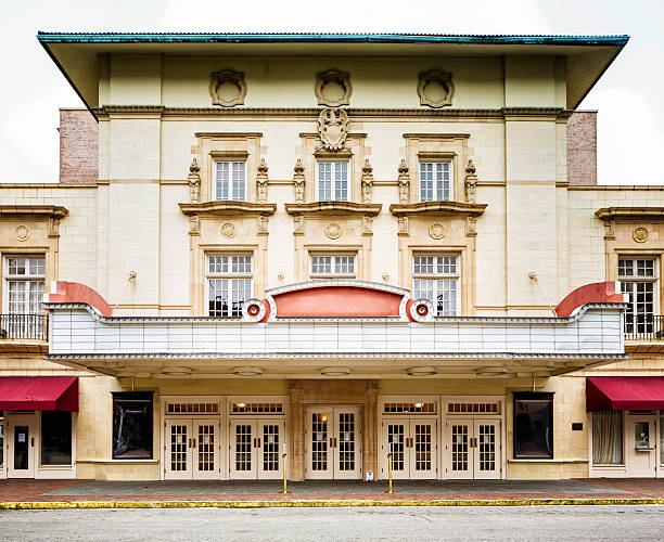 styl kolonialny południowej usa kino sala koncertowa fasada - entrance sign zdjęcia i obrazy z banku zdjęć