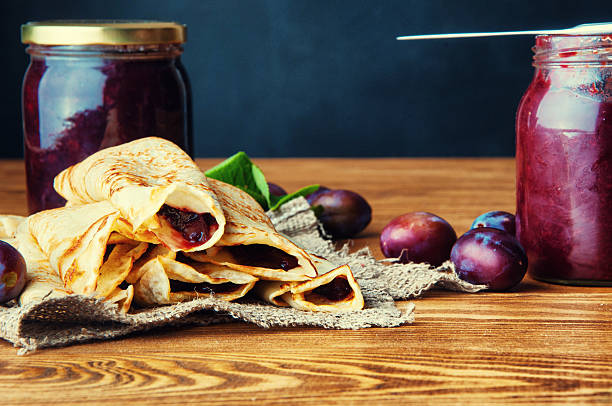 pancakes and fresh plum jam - plum fruit organic food and drink imagens e fotografias de stock