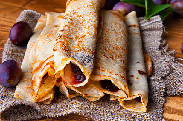 pancakes and fresh plum jam - plum fruit organic food and drink imagens e fotografias de stock