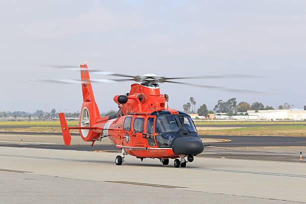 hubschrauber küstenwache mh-60 jayhawk - rescue helicopter coast guard protection stock-fotos und bilder
