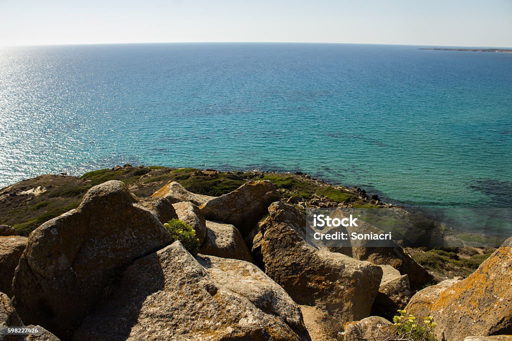 os muitos tons de azul do Mar Mediterrâneo - Foto de stock de Areia royalty-free