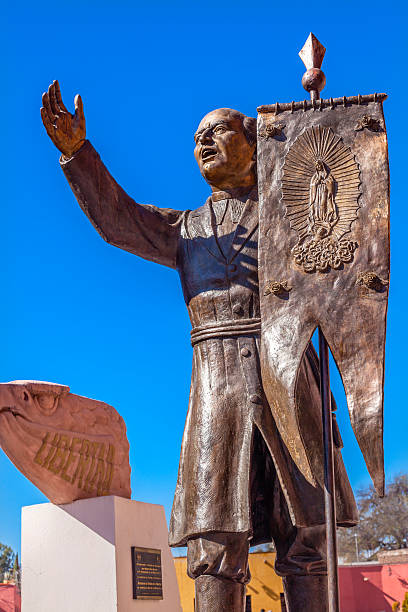 hidalgo statue liberty road sanctuary of jesus atotonilco mexico - praça dos herois imagens e fotografias de stock