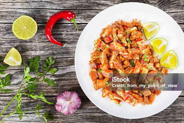 Foto de Orelhas De Porco Assadas Com Especiarias Pimenta Pedaços De Limão e mais fotos de stock de Alho