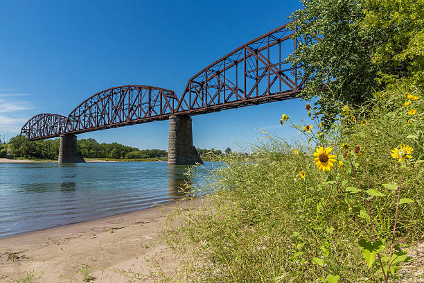 istock Railroad Bridge Over Missouri River 598250994