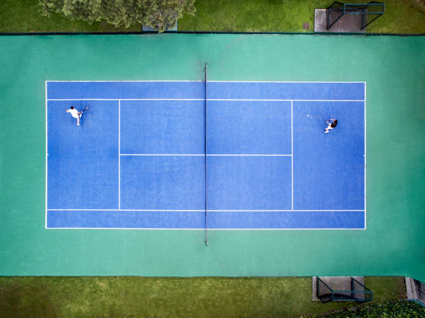 vista aerea del campo da tennis - baseline foto e immagini stock