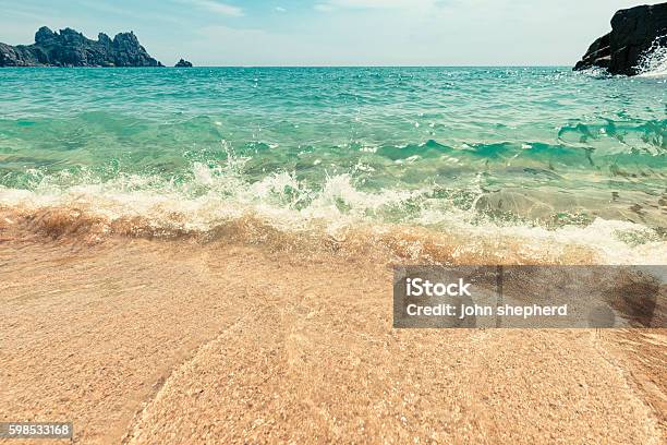 Photo libre de droit de Rivage De Pedn Vounder Beach Cornwall Matin De Juin banque d'images et plus d'images libres de droit de Bleu