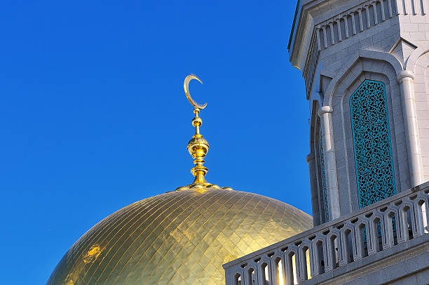 istock Gilded dome and crescent moon Muslim mosque 598534304