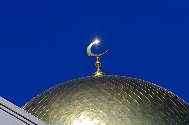 istock Gilded dome and crescent moon Muslim mosque 598534614