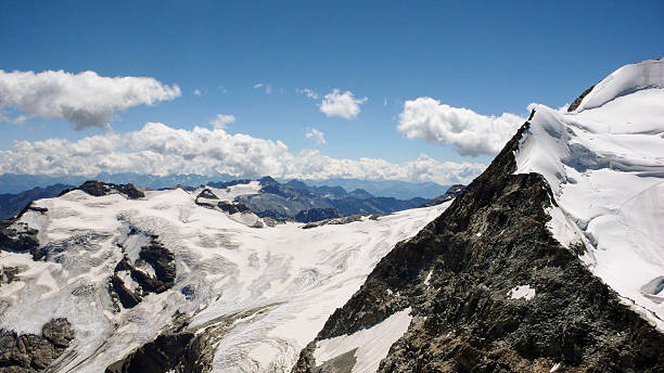 les alpes suisses près de saint-moritz - piz palü photos et images de collection
