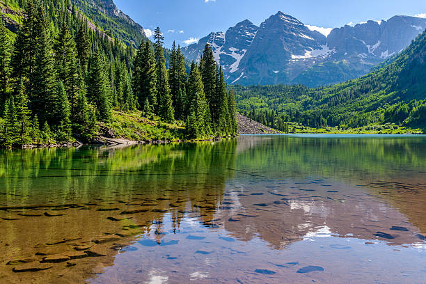 Maroon Lake A Spring evening at colorful Maroon Lake, with Maroon Bells rising in the background, Aspen, Colorado, USA. north america landscape stock pictures, royalty-free photos & images