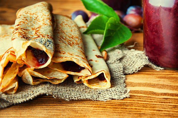 pancakes and fresh plum jam - plum fruit organic food and drink imagens e fotografias de stock