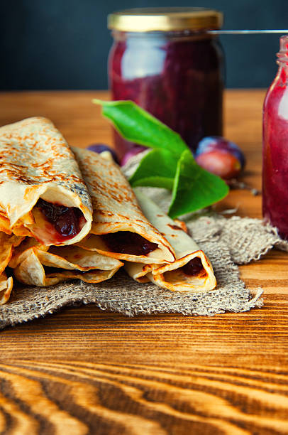 pancakes and fresh plum jam - plum fruit organic food and drink imagens e fotografias de stock
