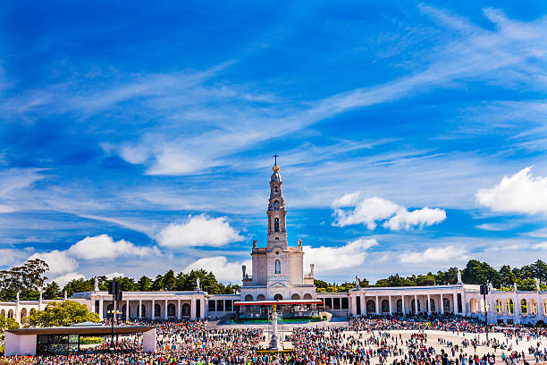 may 13th celebration mary fatima portugal - fatima imagens e fotografias de stock