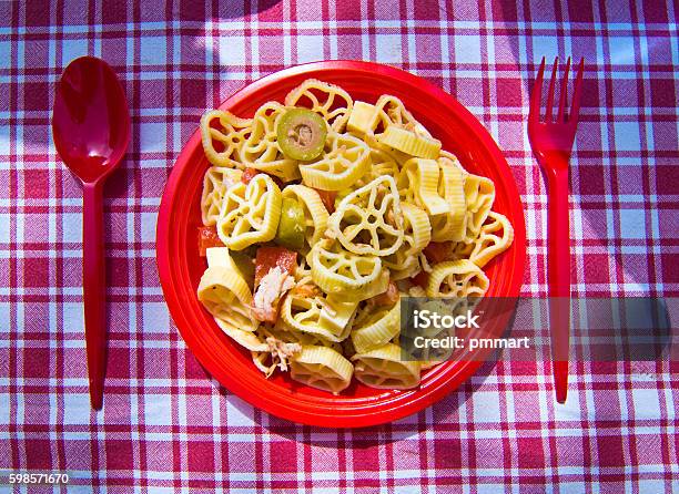 https://media.istockphoto.com/id/598571670/photo/summer-pasta-with-tomato-tuna-oregano-and-olives.jpg?s=612x612&w=is&k=20&c=DDWr5pqFOl7v9c0PuW594x6joM12ZLwIRM_vkrUE0oE=