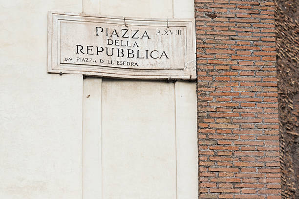 istock banner in Italy-Piazza della Repubblica 598678396