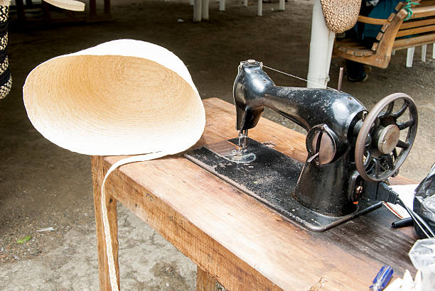 old sewing machine - panama hats manufacture - sewing sewing machine machine sewing item imagens e fotografias de stock