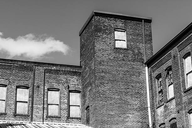istock Former Automotive Warehouse Waiting to be Demolished I 598683602