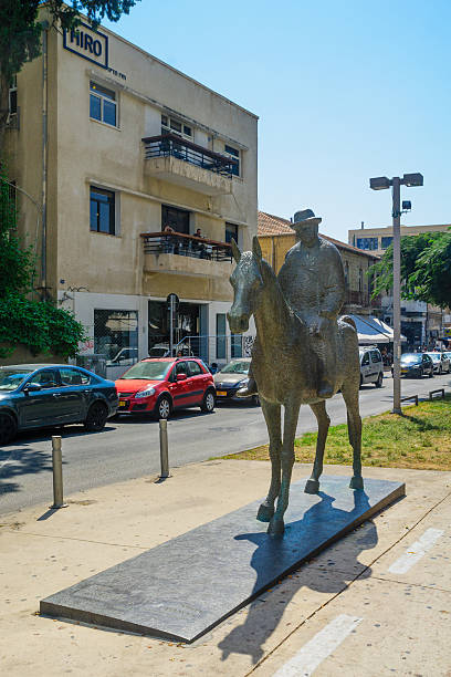 rothschild boulevard, tel-aviv  - rothschild photos et images de collection