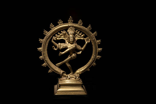 shiva su sfondo nero - shiva hindu god statue dancing foto e immagini stock