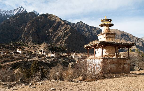 リングモガオン - フォクスタンドトレッキング - ローワードルポ - ネパール西部の村 - mountain himalayas india cabin ストックフォトと画像