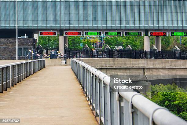 Rainbow Bridge Us Toll Plaza Stock Photo - Download Image Now - Geographical Border, Canada, Crossing