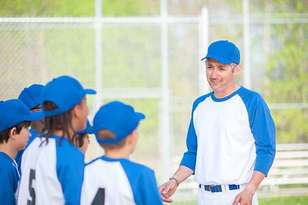 istock Coach Talking the the Boys Before the Game 598806330