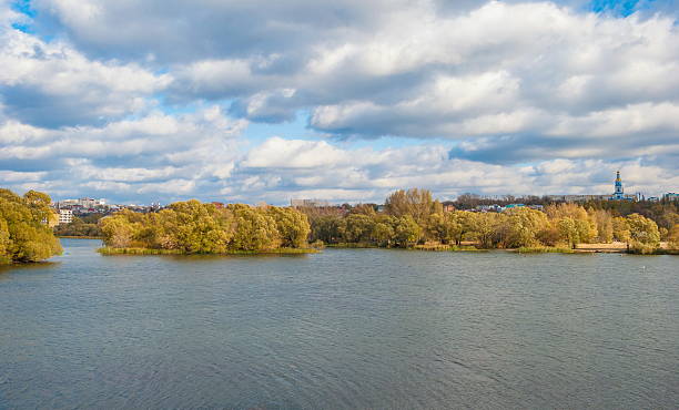 istock Autumn in the city 598814424