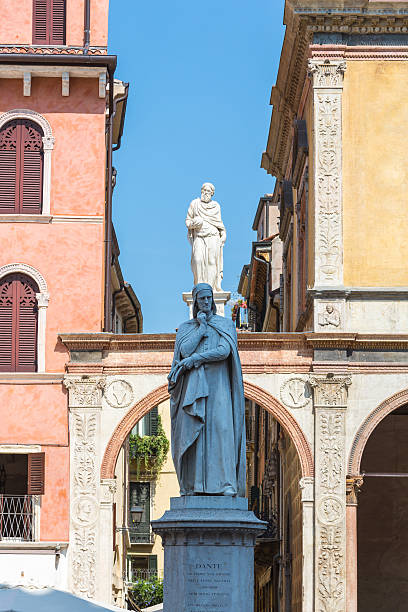 istock Renaissance Dante Alighieri statues in Verona 598828092