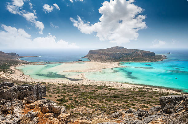 lagoa balos na ilha creta, grécia. - krete - fotografias e filmes do acervo