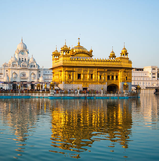 золотой храм, амритсар - golden temple стоковые фото и изображения