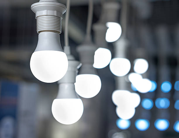 algunas lámparas led de luz azul de fondo de ciencia y tecnología - led diode light bulb bright fotografías e imágenes de stock