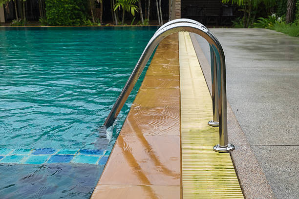istock Swimming pool with stair close up 598961298