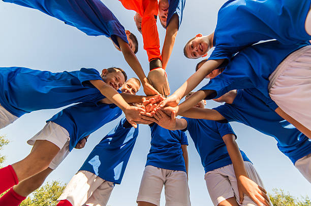 istock kids soccer team 599120008