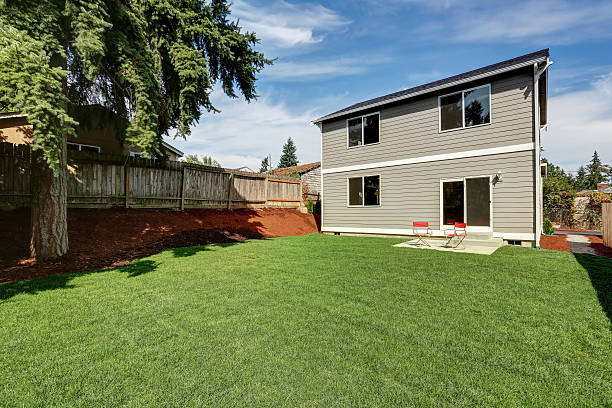 istock Fenced backyard garden filled with green grass 599126582