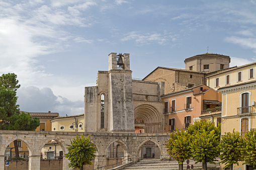 Sulmona lies in a broad valley surrounded by the Abruzzo on the edge of the Maiella National Park and delighted its visitors with many historical buildings.