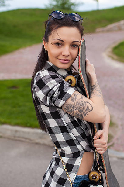 istock The woman hugs a skate 599131980