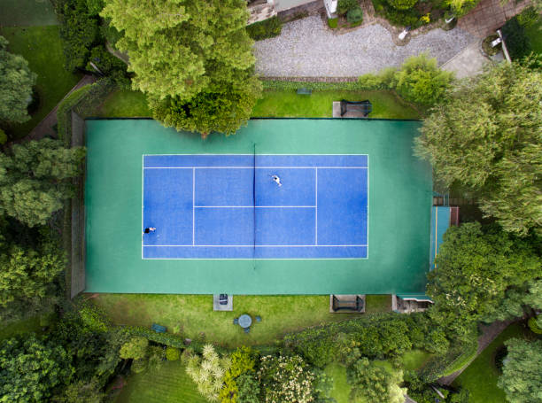 Aerial view of tennis court Aerial view of tennis court baseline stock pictures, royalty-free photos & images