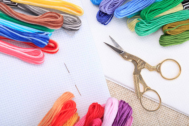 bordado floss e agulha - embroidery needlecraft product composition canvas imagens e fotografias de stock