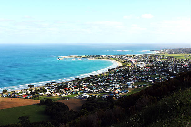 istock overlook of apollo bay 599266012