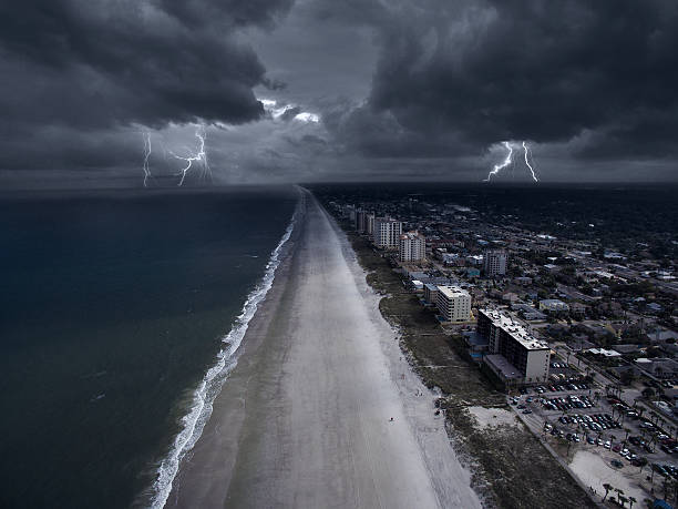 tempesta sulla costa della florida - occhio del ciclone foto e immagini stock