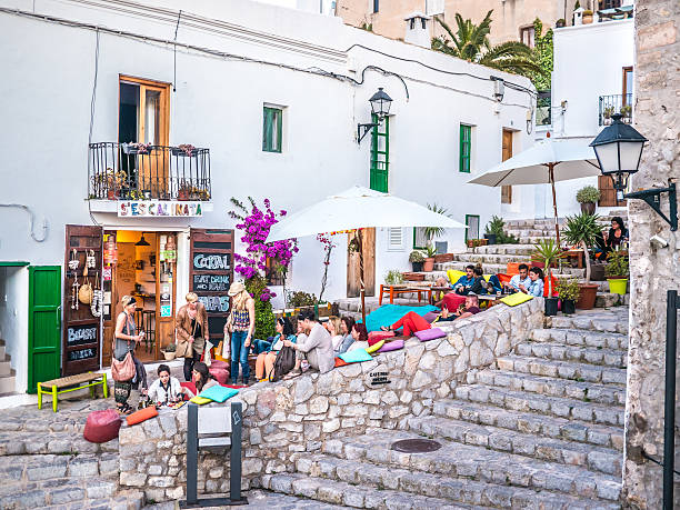 das leben auf ibiza leben - ibiza town stock-fotos und bilder