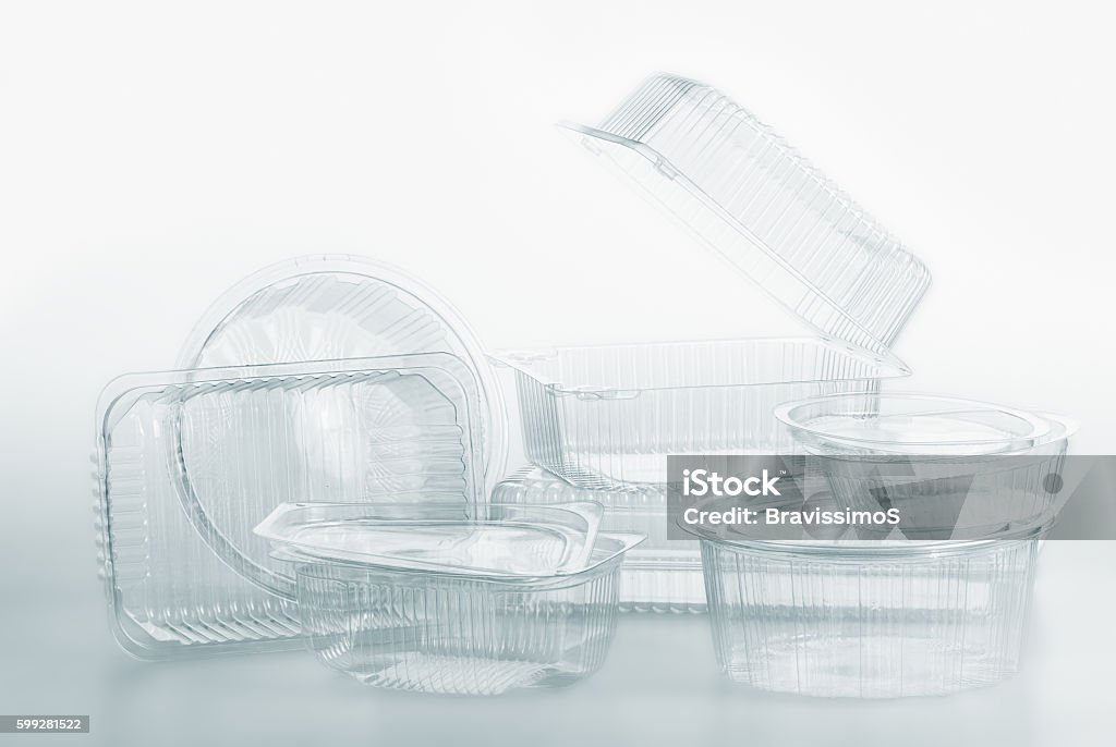 Groupe de récipients en plastique transparent boîte emballage alimentaire sur blanc - Photo de En plastique libre de droits