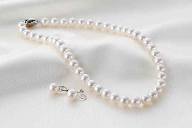 pearl accesorios  - pearl necklace earring jewelry fotografías e imágenes de stock