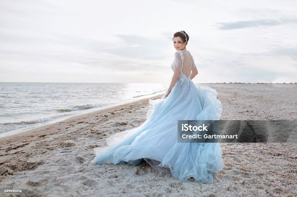 Entzückende Braut in einem blauen dres - Lizenzfrei Braut Stock-Foto