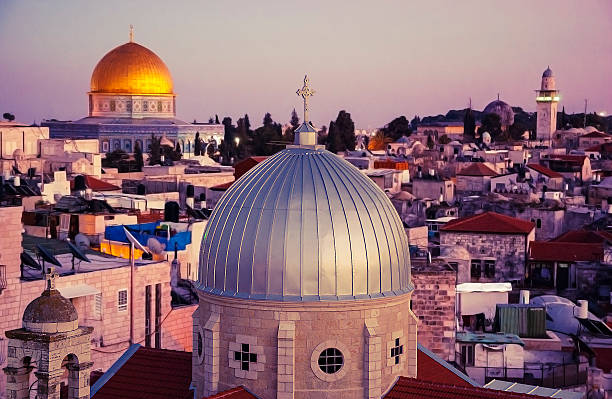 日没時のエルサレム旧市街の街並みの景色。 - historical palestine ストックフォトと画像